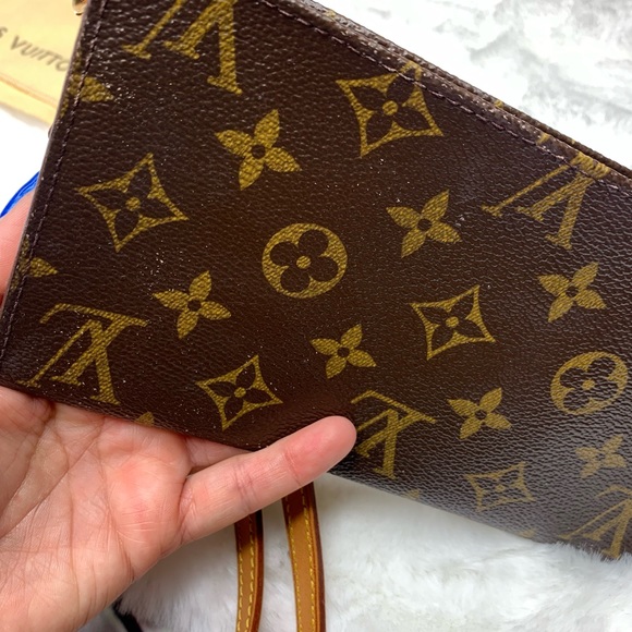 LOUIS VUITTON Monogram Bucket Pouch GM with Louis Vuitton Strap- removable - Picture 11 of 16